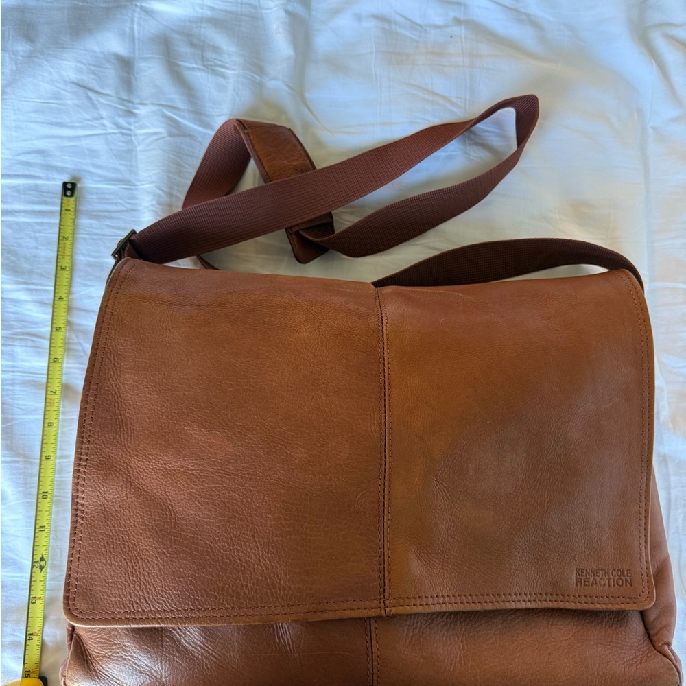 Kenneth Cole Reaction Tan Leather Messenger Bag